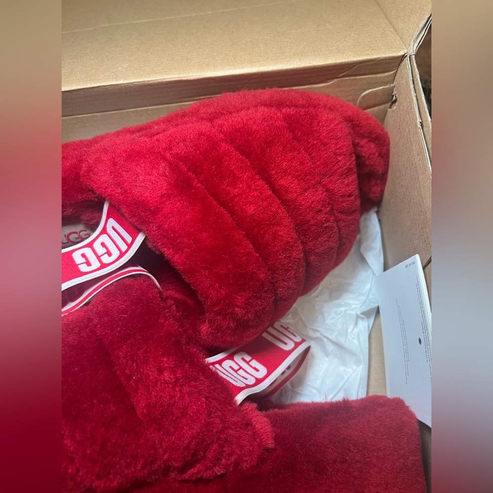 UGG SANDALS